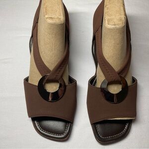 NEW classic Brunate sandal, mismatch size 8/8.5